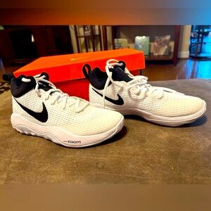 Nike Zoom Rev TB Mid-High Top Athletic Shoes  Men's Size 7. Women's Size 8.5 NIB